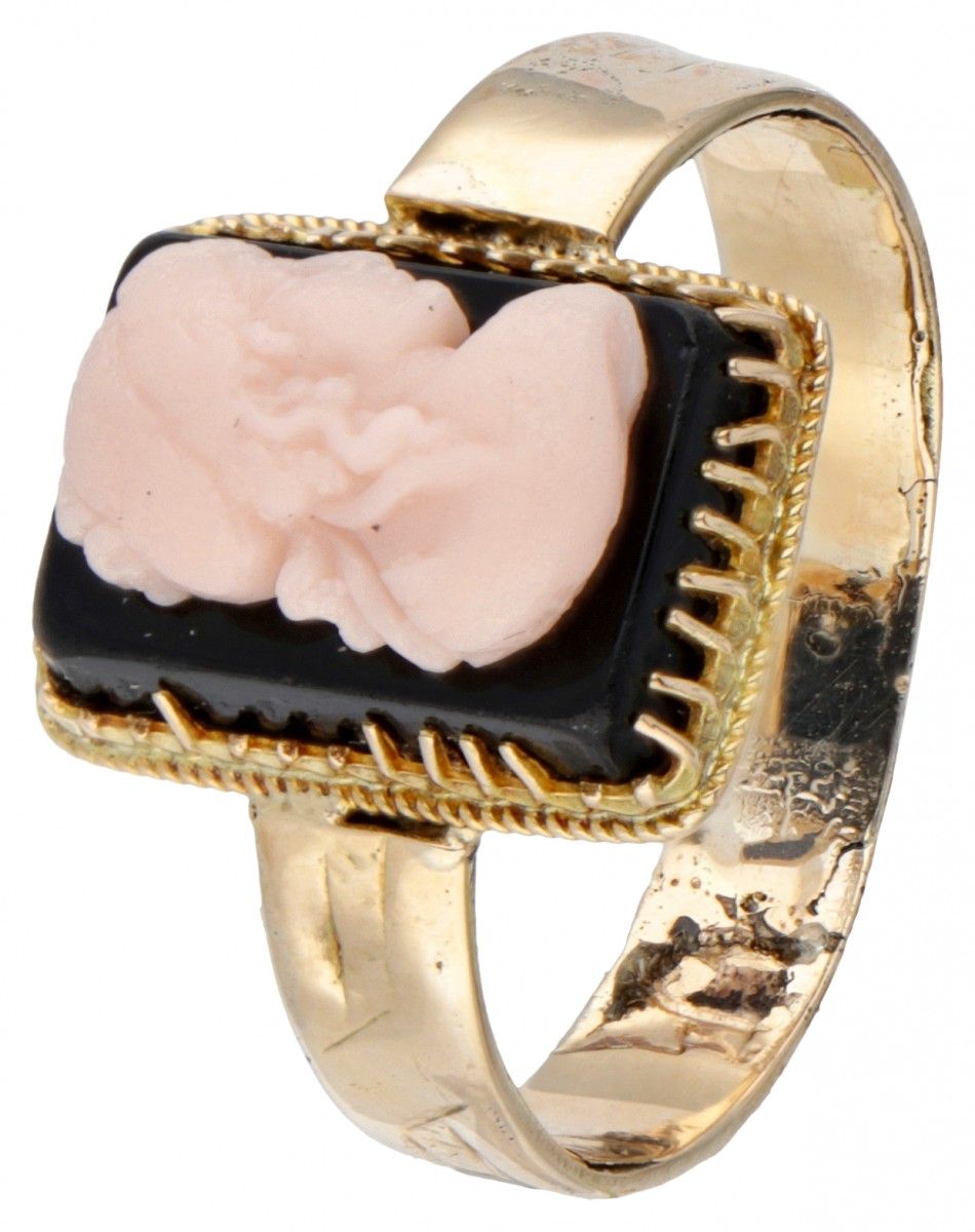 BLA 10K. Yellow gold ring with a cameo set on onyx. Camée serti sur onyx (enviro&hellip;