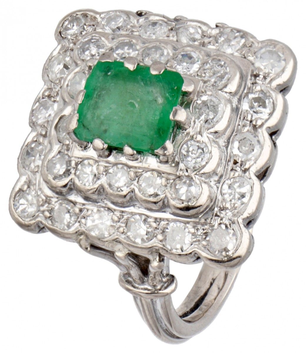BLA 10K. White gold entourage ring set with approx. 0.96 ct. Diamond and emerald&hellip;