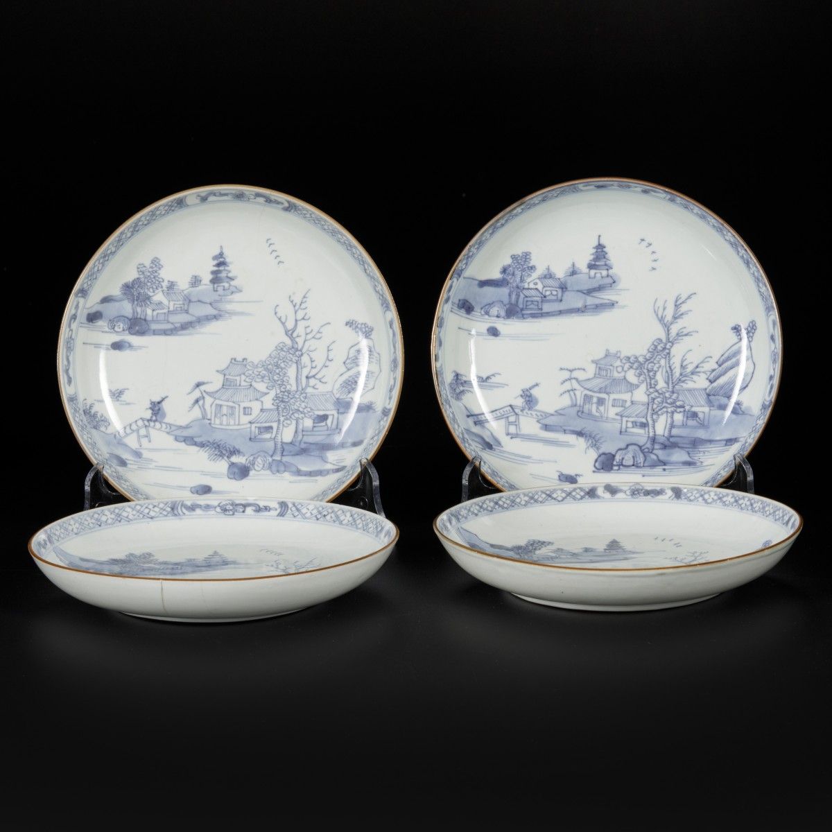A set of (4) porcelain plates with landscape decor, China, Qianglong. 直径20.5厘米。不&hellip;