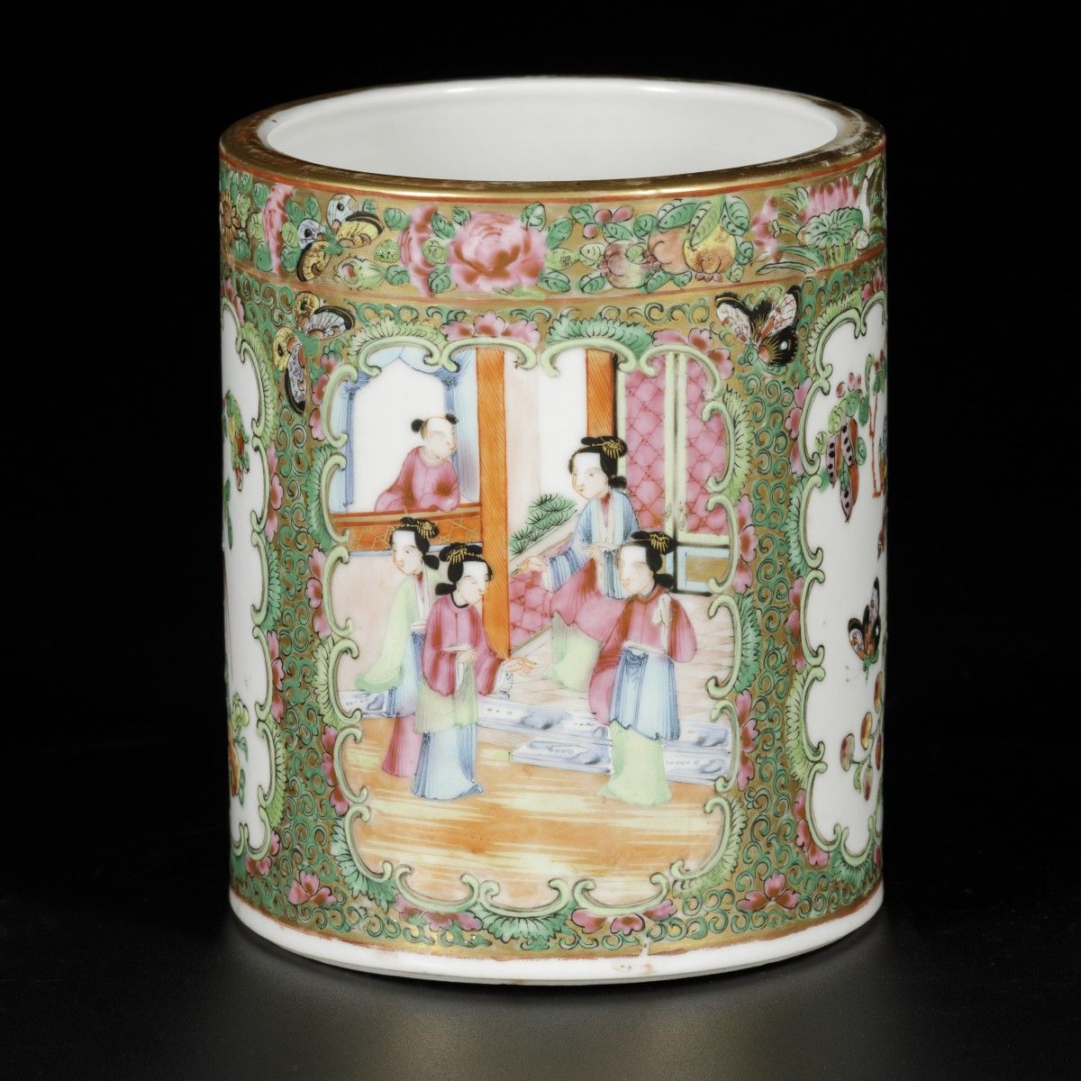 A porcelain brushpot with Canton decor, China, 19th century. Dim. 15 x 13 cm. Es&hellip;