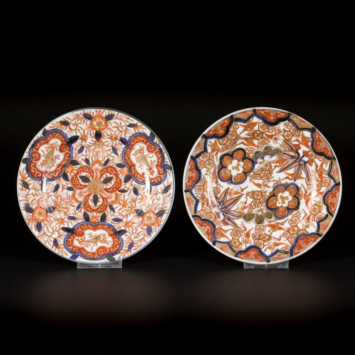 A lot comprised of (2) porcelain Imari plates, Japan, 19th century. 一个饰有仙鹤，另一个饰有&hellip;