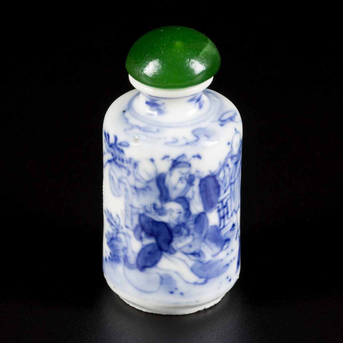 A porcelain snuff bottle decorated with the 8 immortals, China, 19th century. H.&hellip;