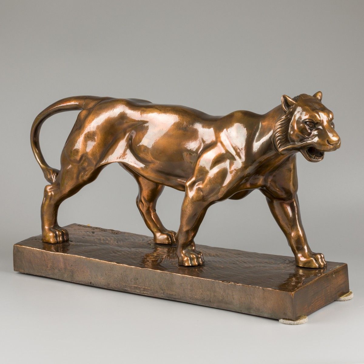 M. Marïen (XX), A bronze sculpture of a tiger/ feline, 2nd half 20th century. Si&hellip;