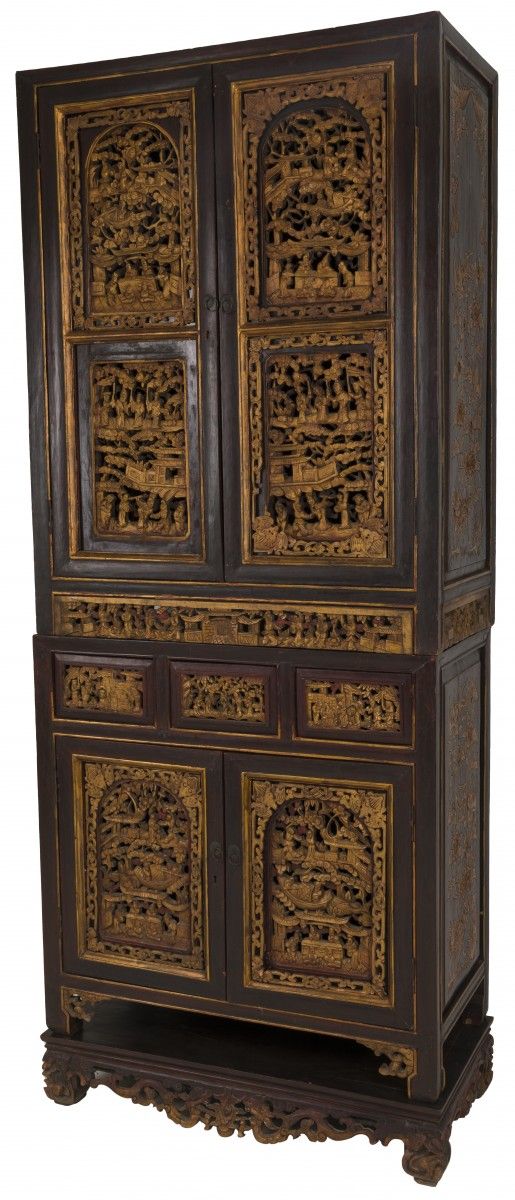 A Chinese bridal cabinet decorated with carvings, China, 20th century. 下部有两扇门和三个&hellip;