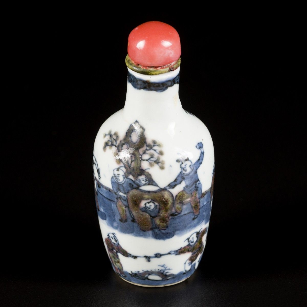 A porcelain iron-red snuff bottle decorated with playing kids, China, 19th centu&hellip;
