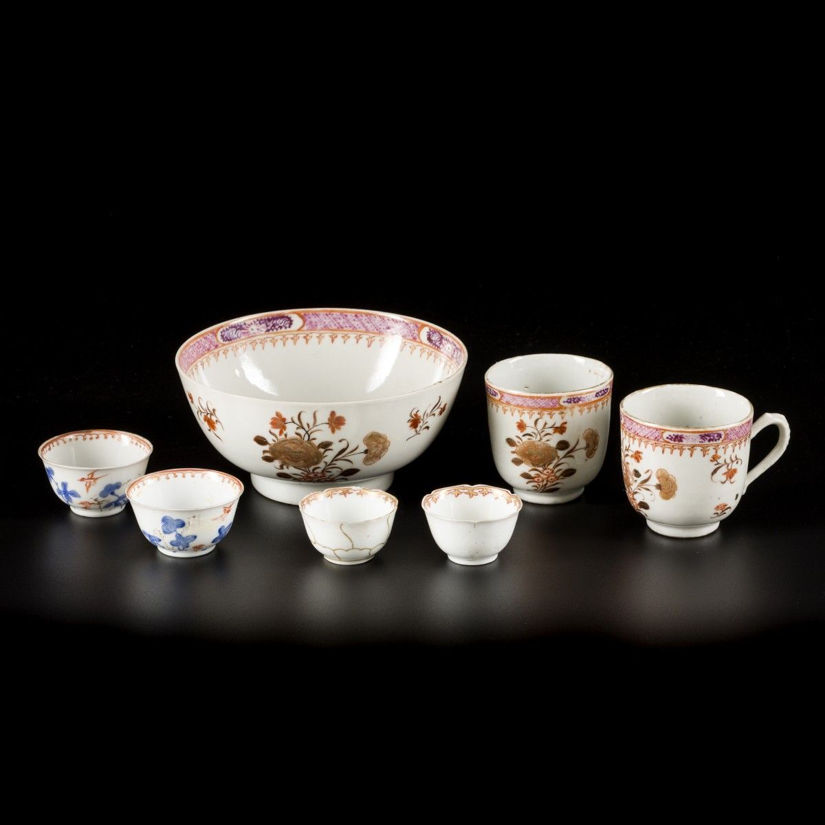 A lot comprising various porcelain with famille rose decor, China, 18th century.&hellip;