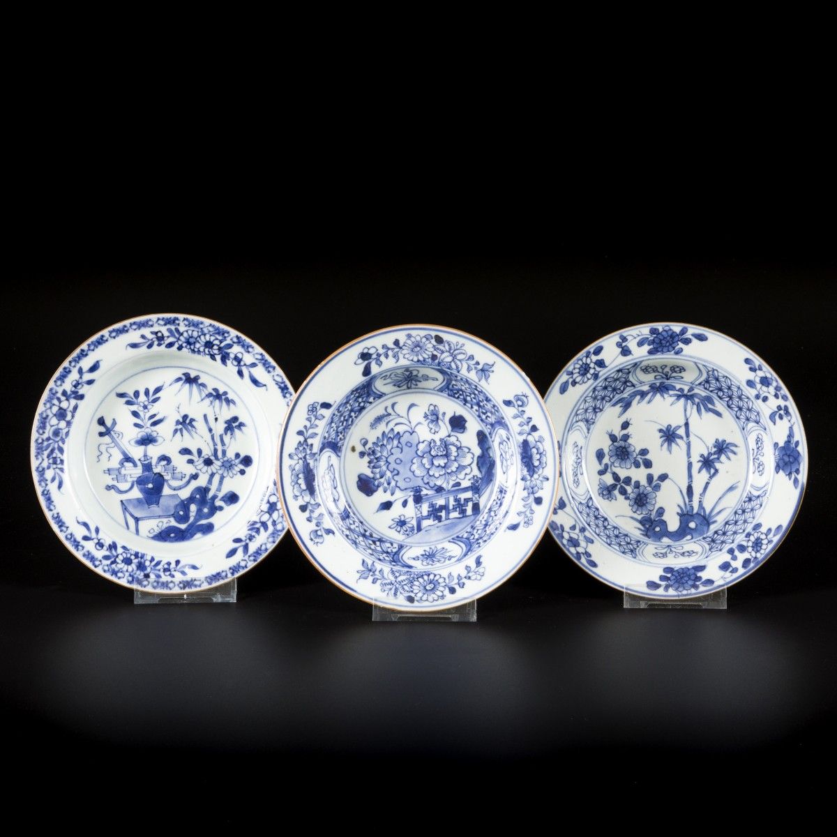 A lot comprising (3) porcelain porridge plates with floral decoration, China, Qi&hellip;