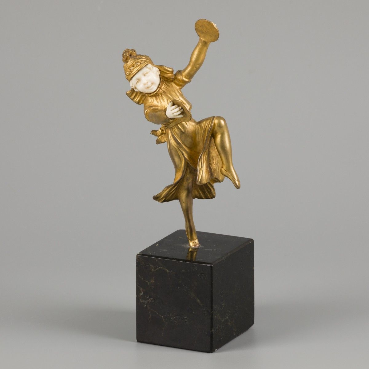 Georges Omerth (1895 - 1925), A bronze 'chryselephantine' figurine depicting a d&hellip;