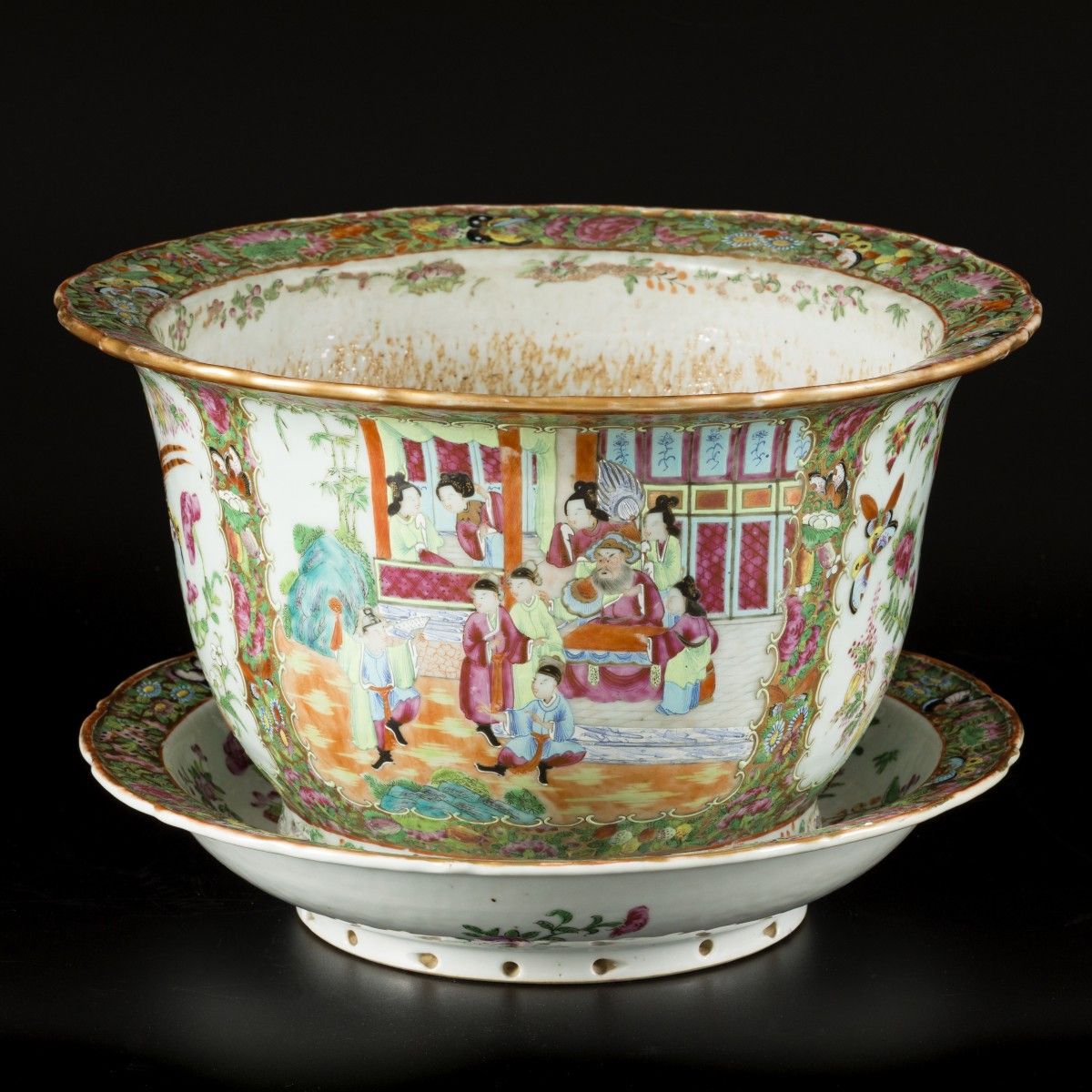 A porcelain cachepot with saucer in Canton decor, China, 19th century. Diam. 37 &hellip;