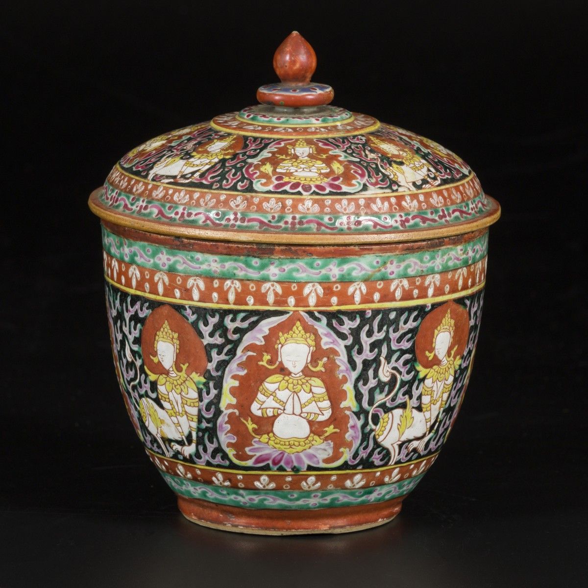 A porcelain famille rose jardinière in Bencharong-style for the Thai market, Chi&hellip;