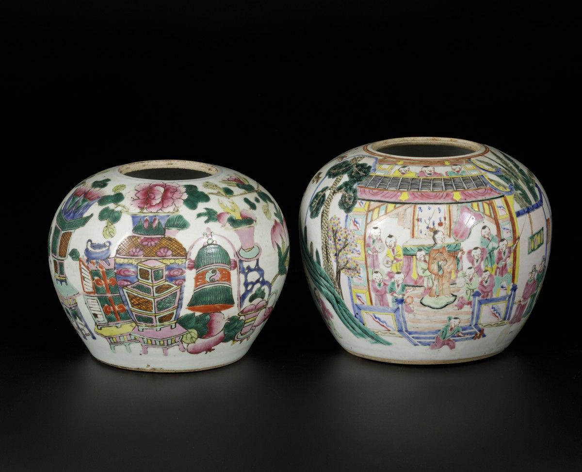 A lot of (2) porcelain storage jars with decor of figures and antiques, China, 1&hellip;
