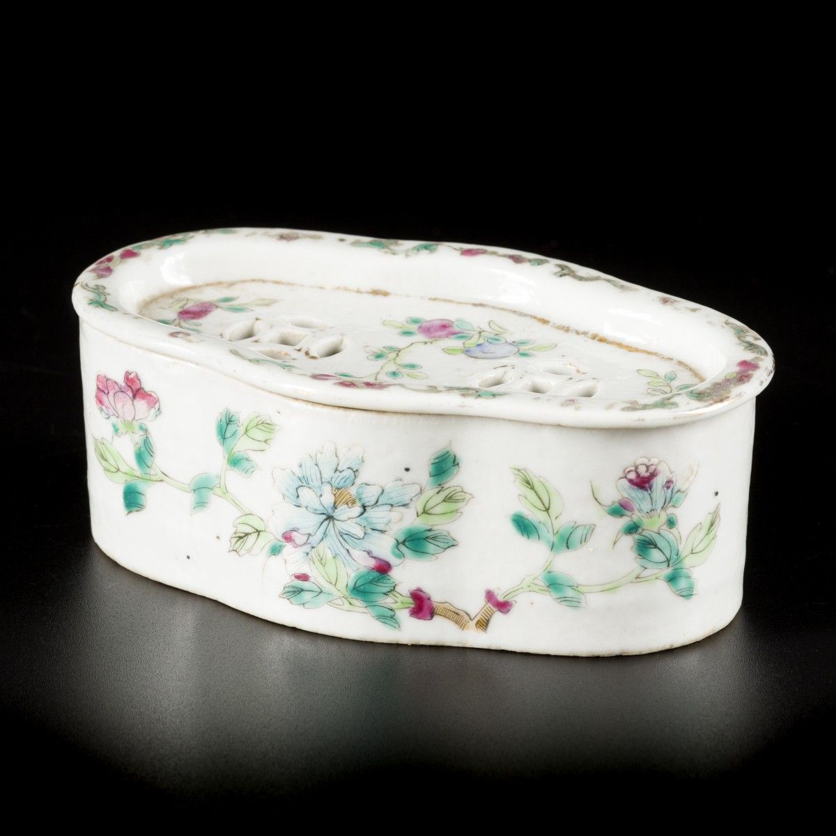 A porcelain cricket box /cage with famille rose decor, China, late 19th century.&hellip;