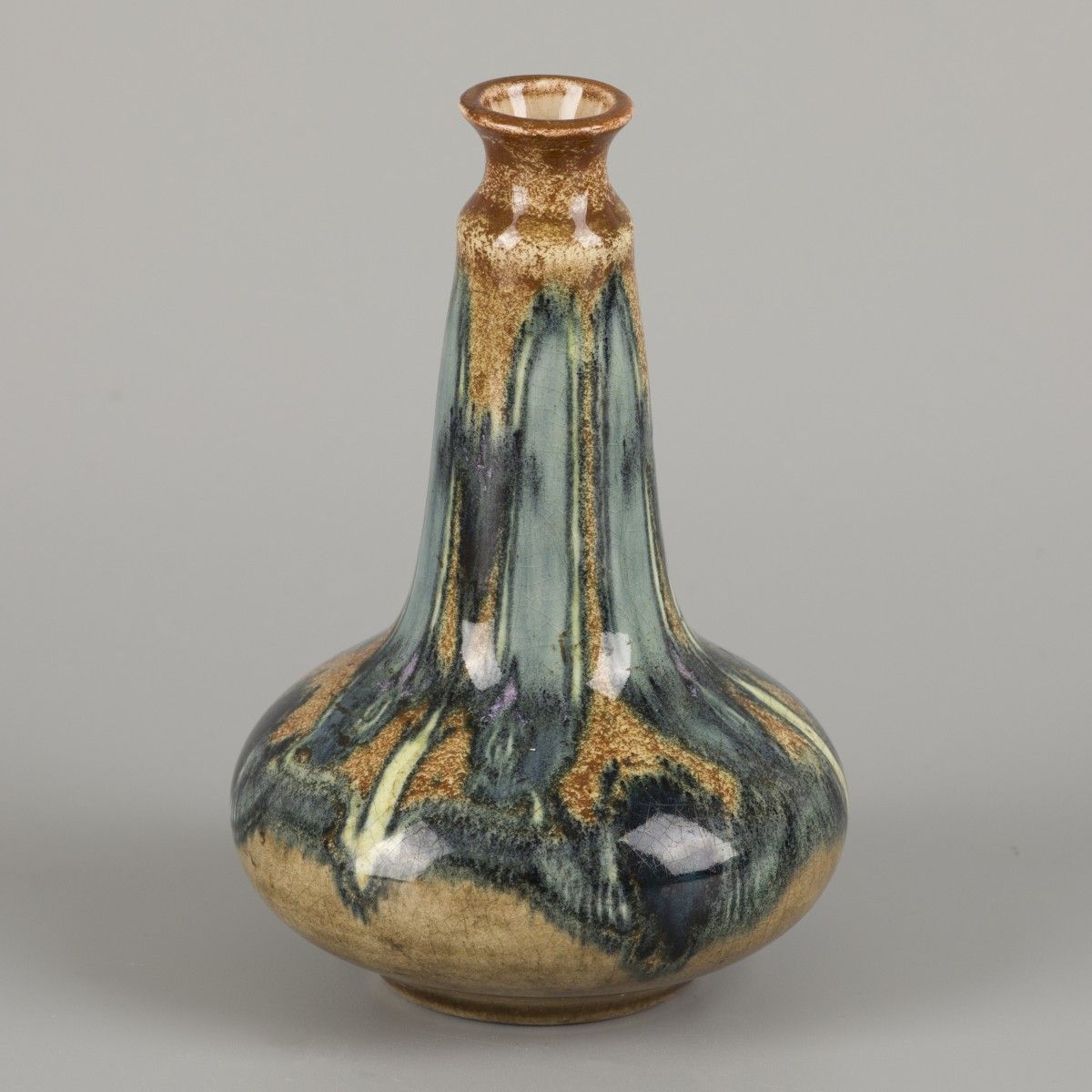 J.W. Mijnlieff (Jutphaas 1862 - 1940 Scheveningen), a vase with stylized Jugends&hellip;