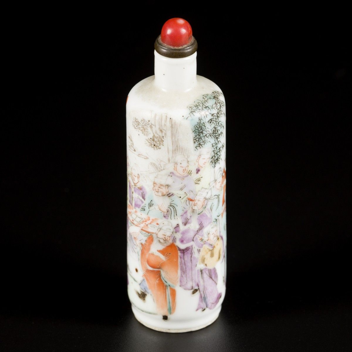 A porcelain famille rose snuff bottle, decorated with courtesies, China, circa 1&hellip;