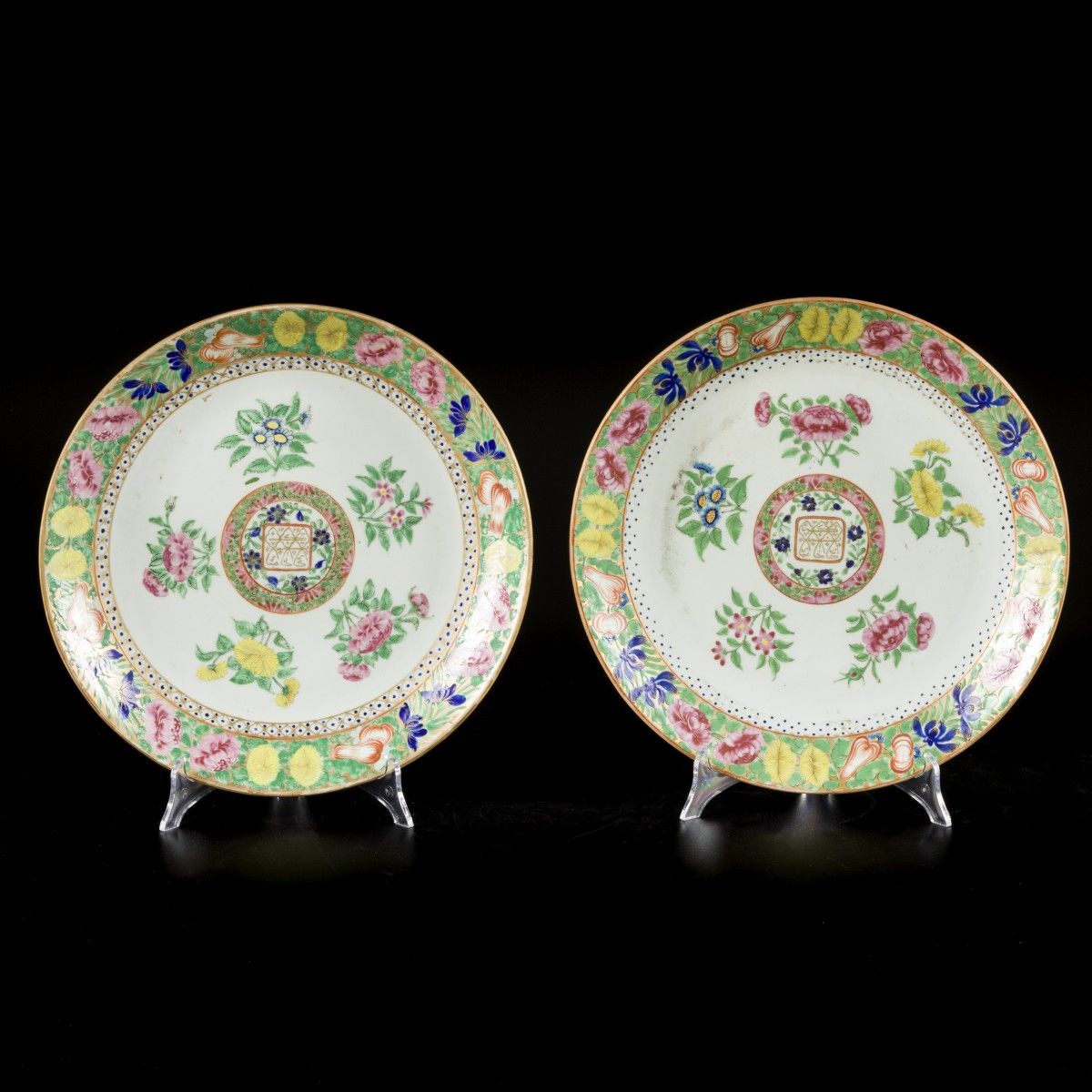A set of (2) porcelain Canton famille rose chargers for the Islamic market, Chin&hellip;