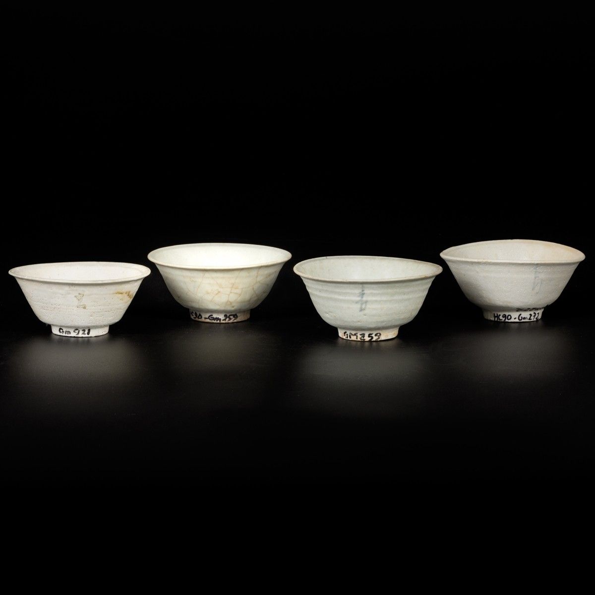 A lot comprising (4) rice bowls "Vung Tao Cargo (Christies 1992) ", China, Kangx&hellip;