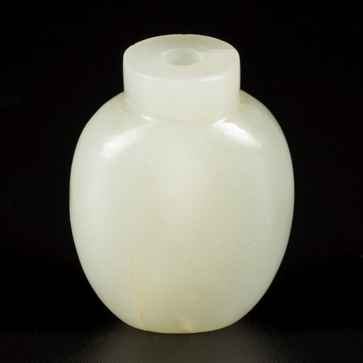 A Hetian white jade snuff bottle, spherical model, China, 18th/19th century. H. &hellip;