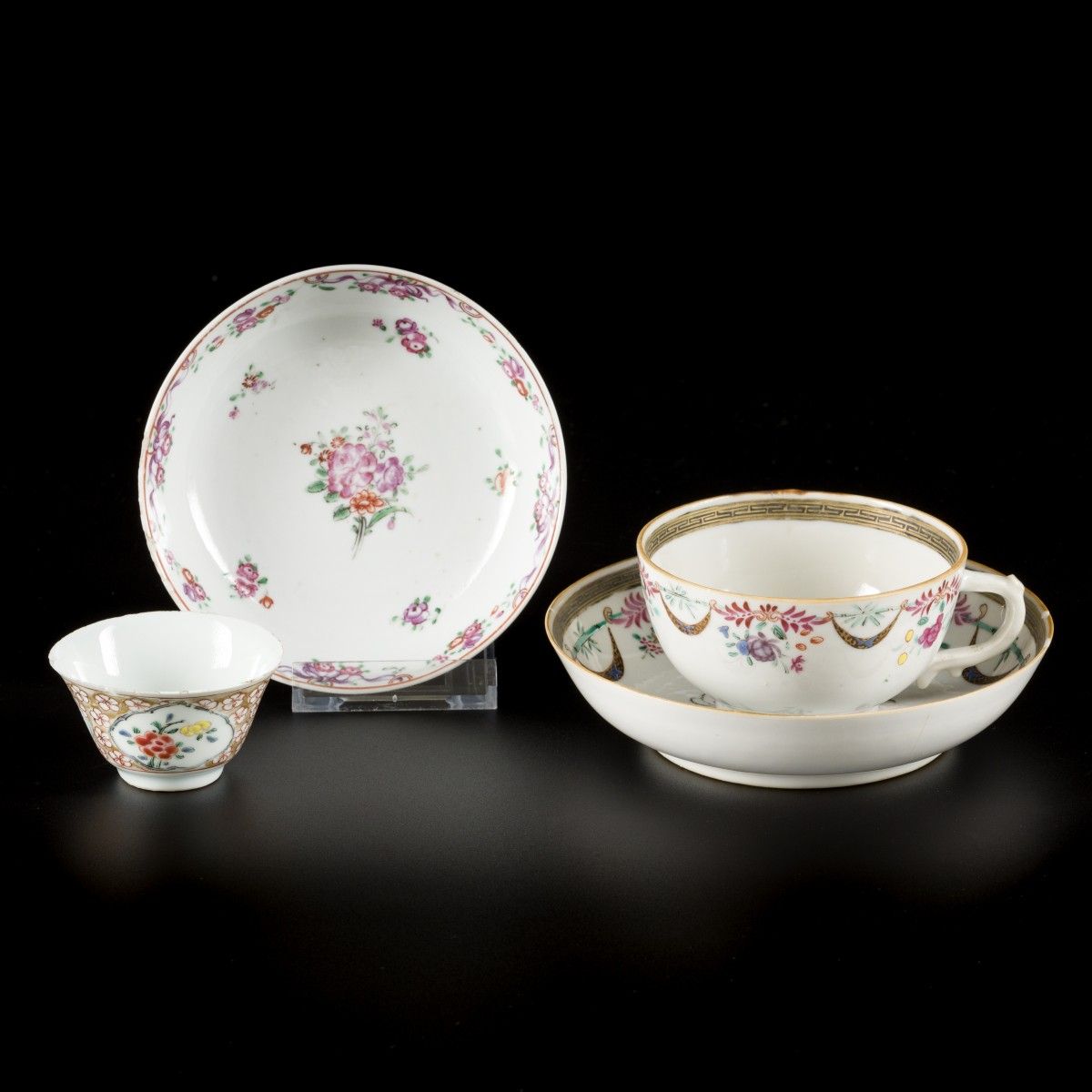 A lot comprising various cups and saucers with floral decoration, China, 18th ce&hellip;