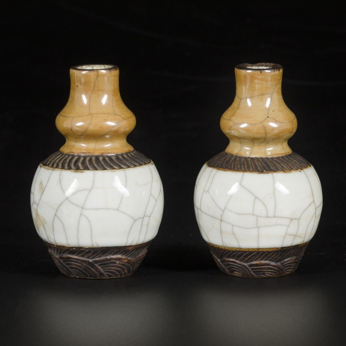 A set of (2) vases in Nanking earthenware, China, 19th century. Dim. 13 x 8 cm. &hellip;