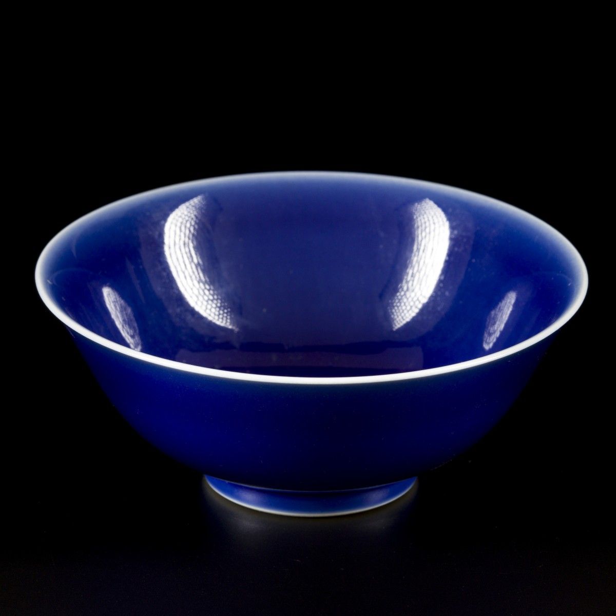 A blue glazed monochrome bowl, marked Qianglong, China, 19th/20th century. Abm. &hellip;
