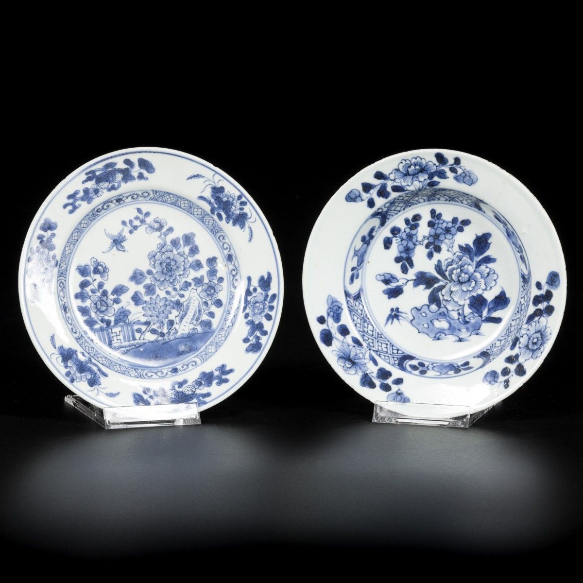 A lot comprising (2) porcelain plates with floral decoration, China, 18th centur&hellip;