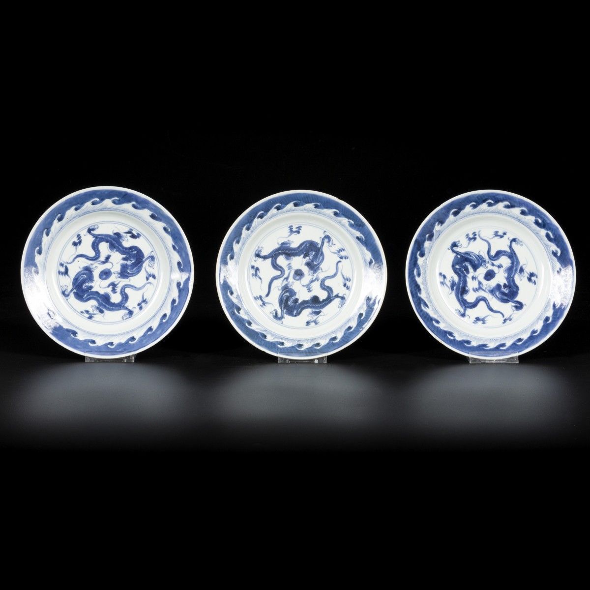 A set of (3) porcelain plates with dragon/flaming pearl decor, China, 18th centu&hellip;