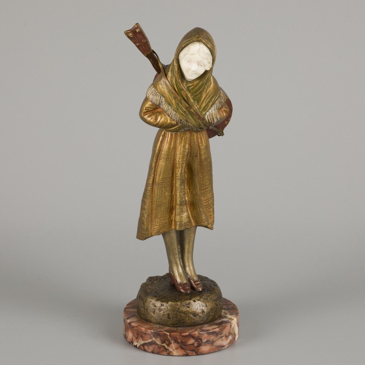 R. Richard (XIX-XX), A bronze statuette of gypsy girl/ gitane with a guitar on h&hellip;