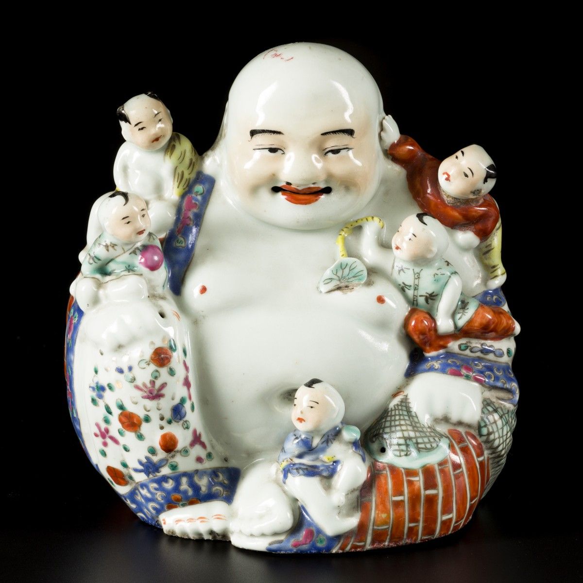 A porcelain Buddha with children, China, 1st half 20th century. Dim.20 x 19厘米。叶子&hellip;