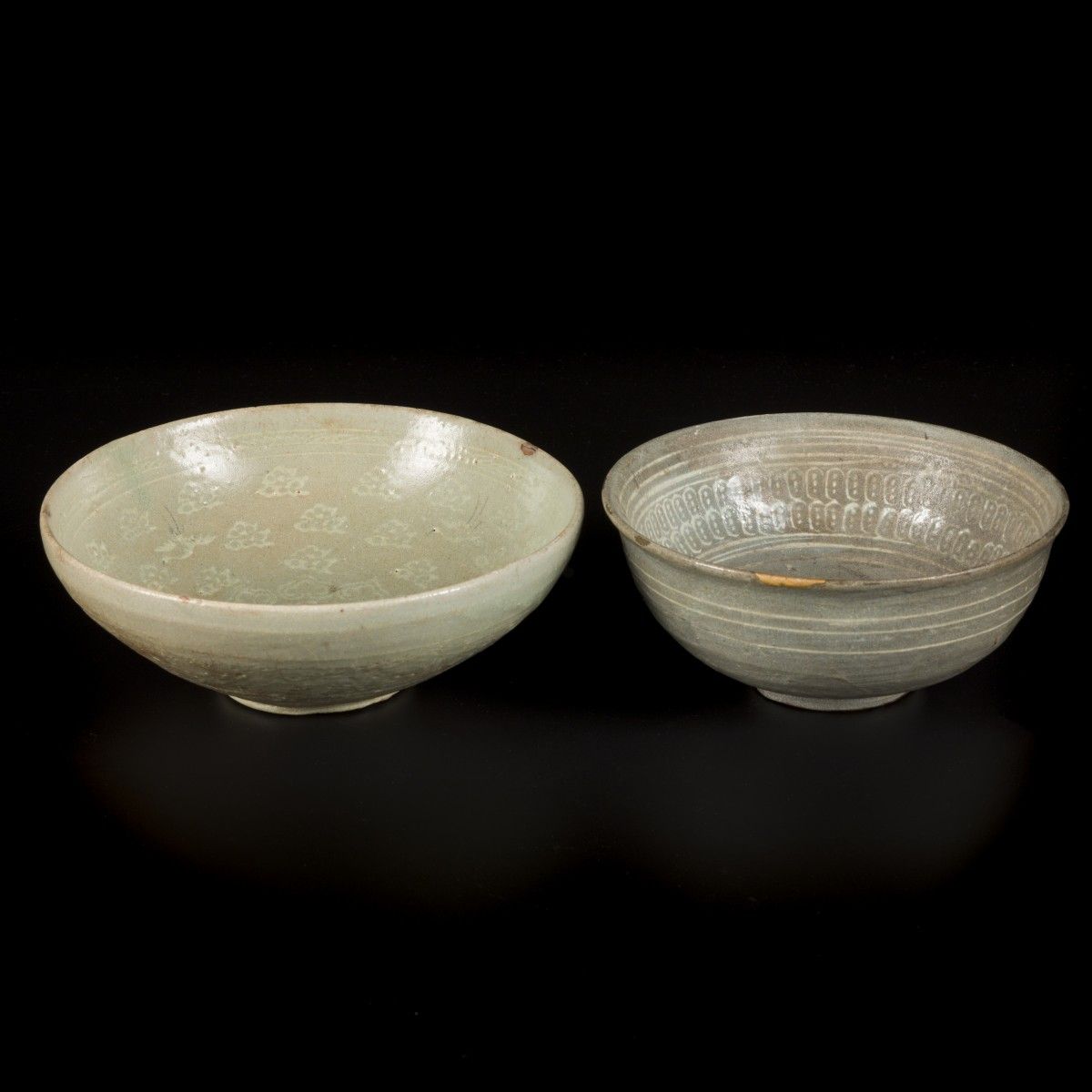 A lot comprised of (2) glazed earthenware bowls, Korea, 13th century. Abm. 7,5 x&hellip;