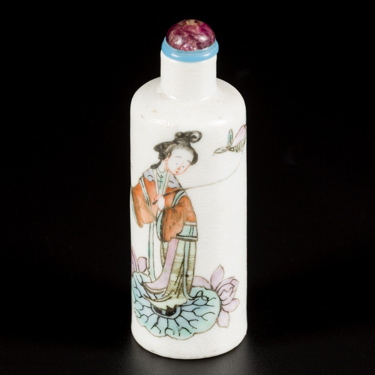 A porcelain snuff bottle decorated with "Long Eliza", China, Republic period. H.&hellip;