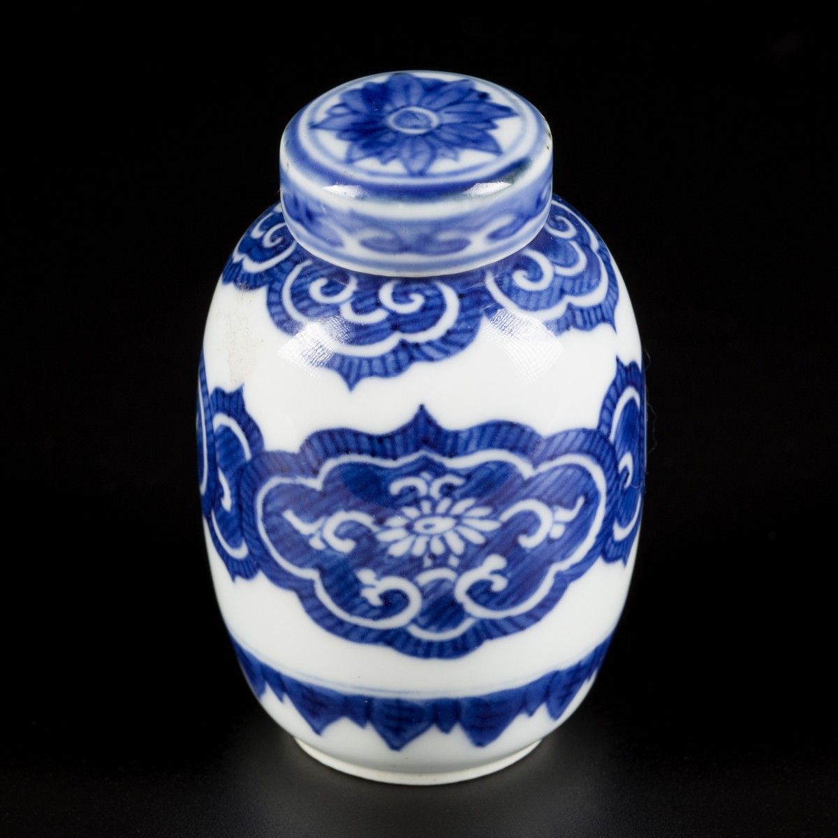 A porcelain lidded jar with floral decoration, marked Yu "jade", China, Kangxi. &hellip;