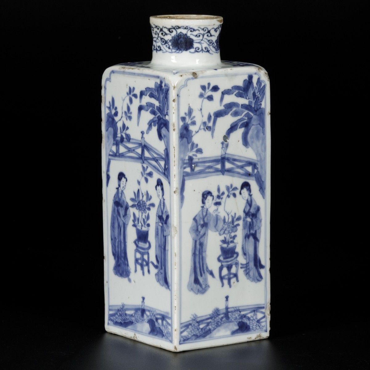 A porcelain bottle decorated with Lijzen in a garden, China, Kangxi. Dim. 28 x 1&hellip;