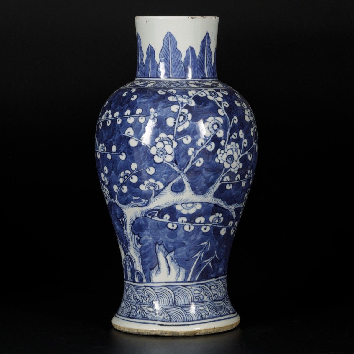 A porcelain vase with decor of prunus on broken ice, China, 19th century. 38 x 1&hellip;