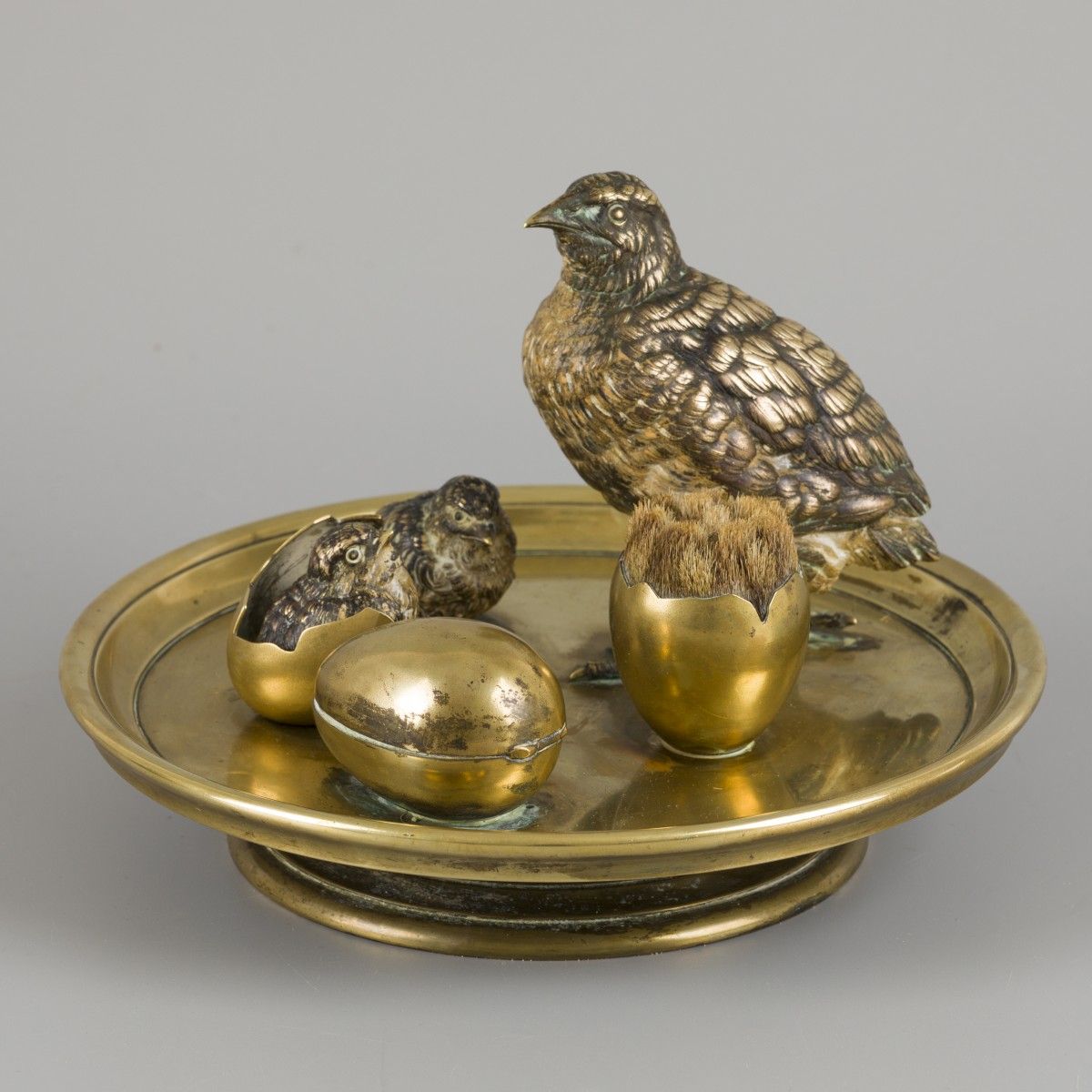 An inkwell shaped as a birds' nest with quails, Austria(?), ca. 1900. Avec une f&hellip;