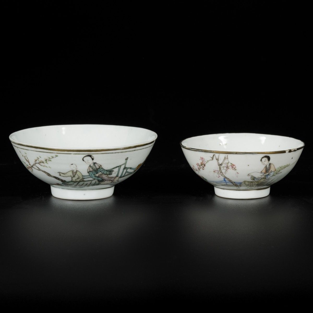 A lot of (2) porcelain Qiangjiang Cai bowls with figures in a garden, China, 19t&hellip;