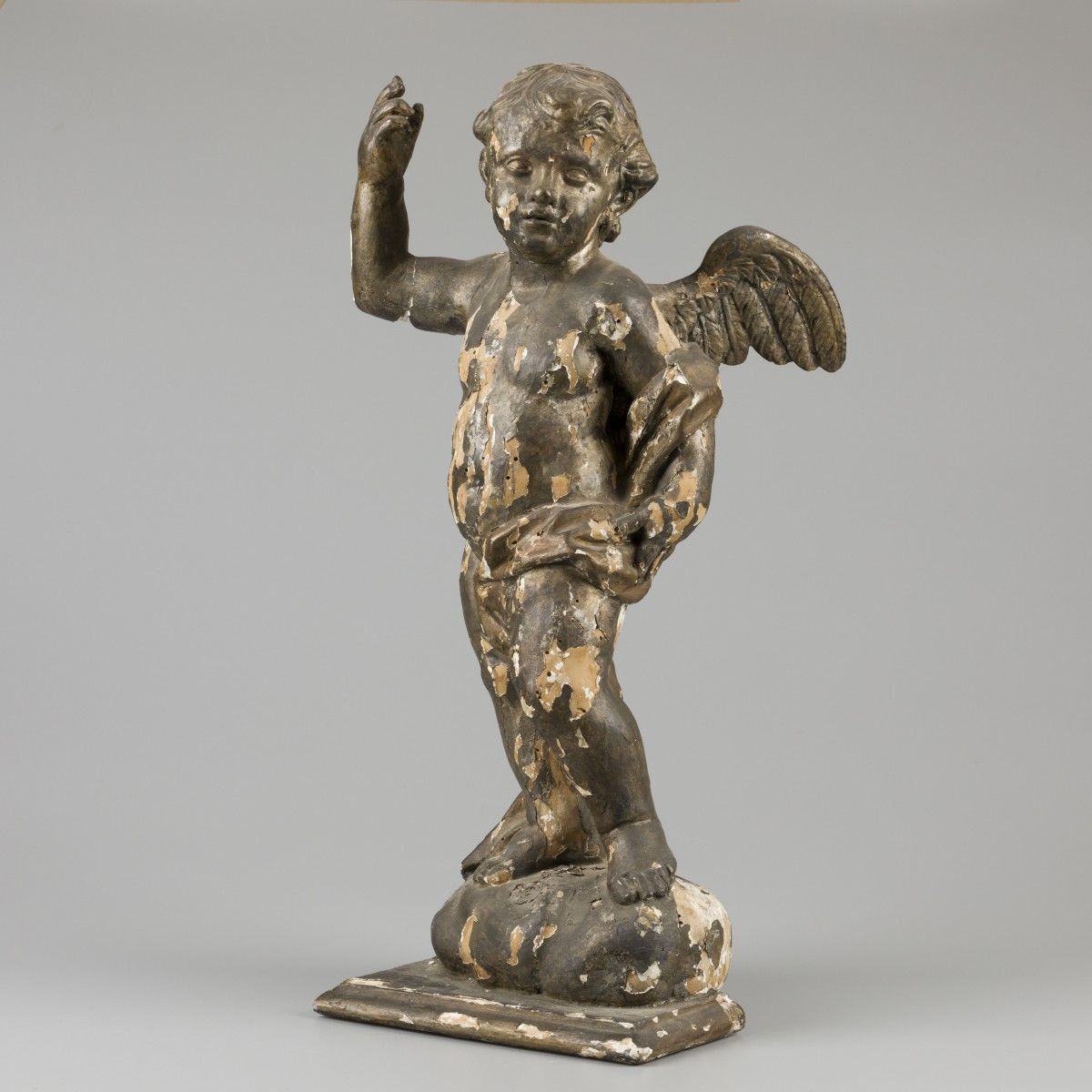 (A203/A141). A wooden sculpture of an angel, 17th century. 
With original paat a&hellip;