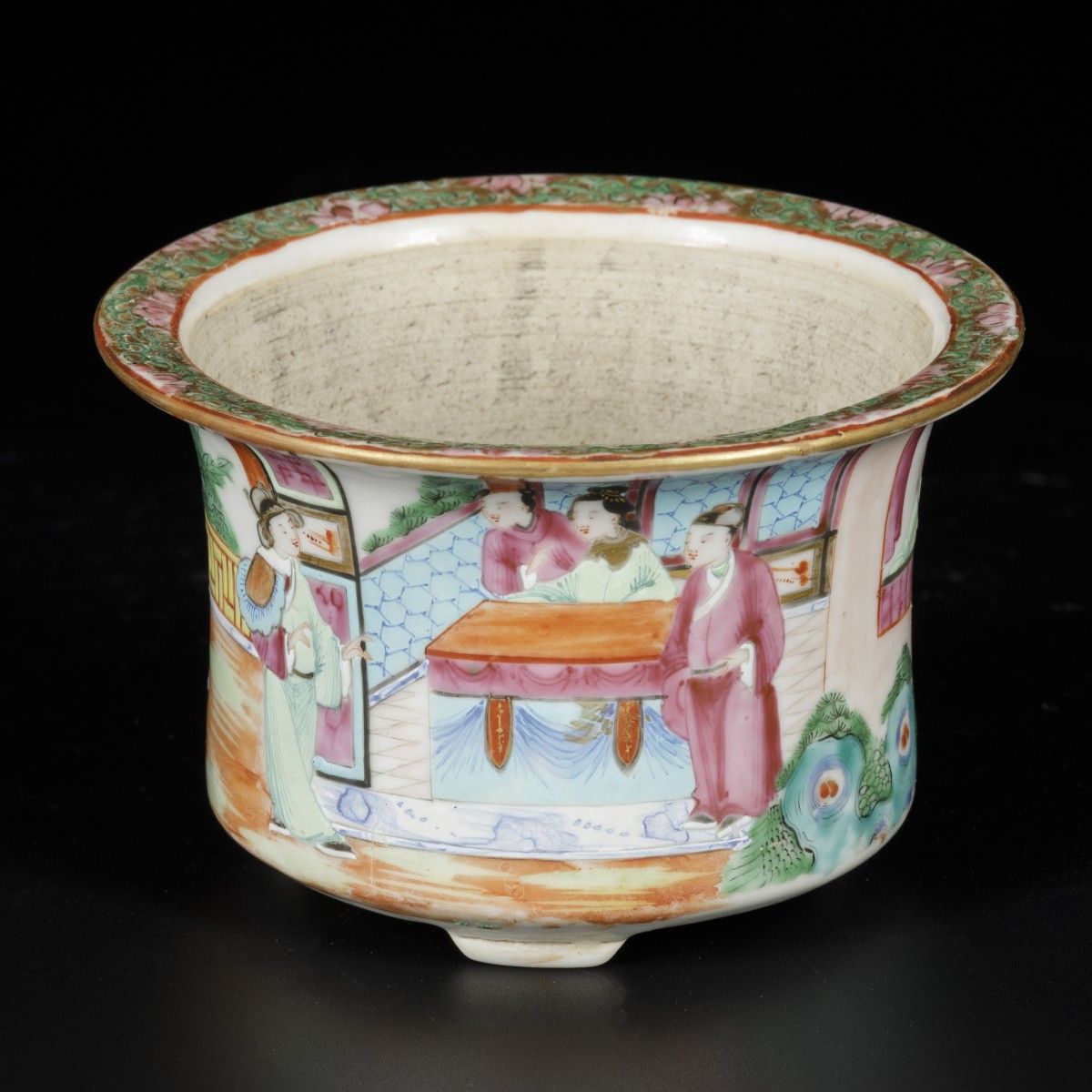 A porcelain flowerpot with Canton decor of "The Romance of the Western Chamber",&hellip;