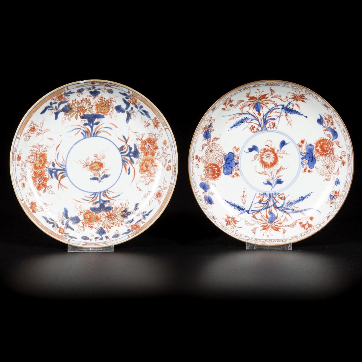 A lot of (2) porcelain deep Imari dishes with floral decoration, China, 18th cen&hellip;