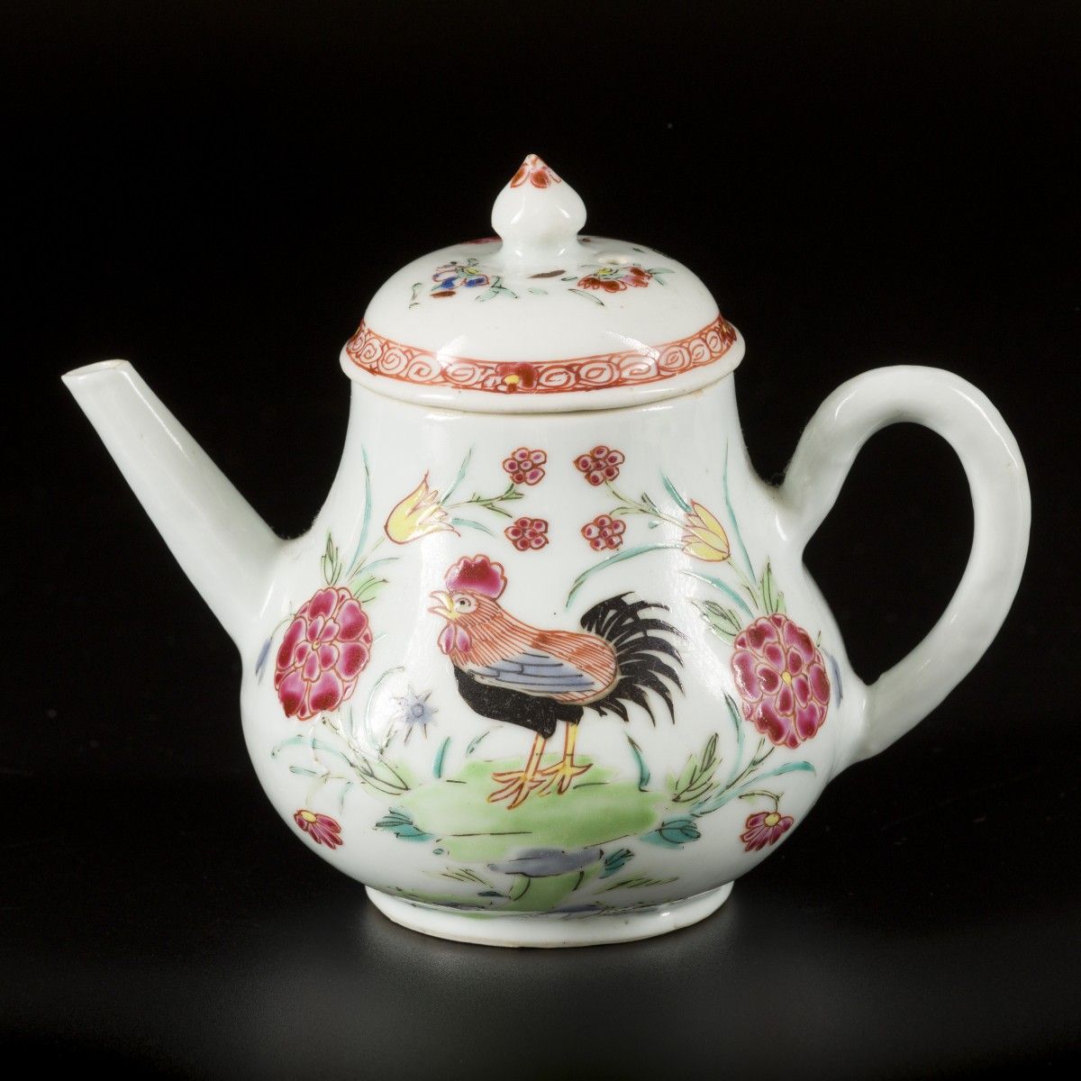 A porcelain teapot with decor of flowers and a rooster, China, Yonghzeng. Dim. 1&hellip;
