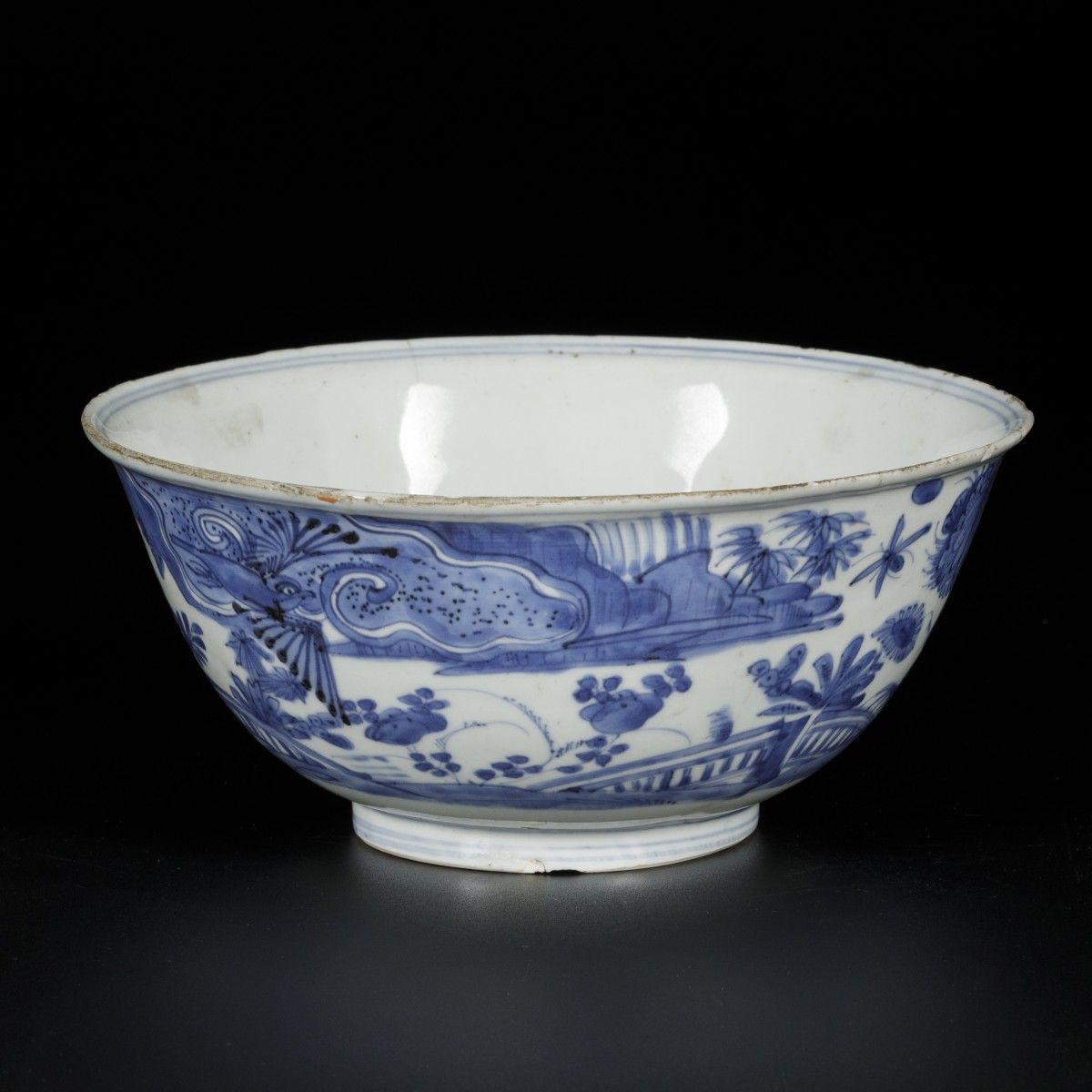 A porcelain bowl with decor of birds in a landscape, China, Wanli. 10 x 21,5 cm.&hellip;