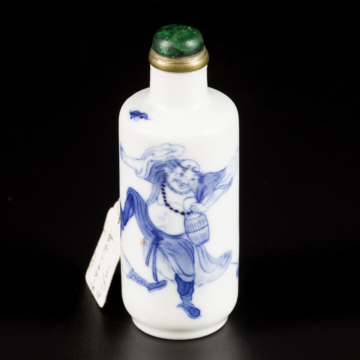 A porcelain snuff bottle with decoration of fighting figures, China, 19th centur&hellip;