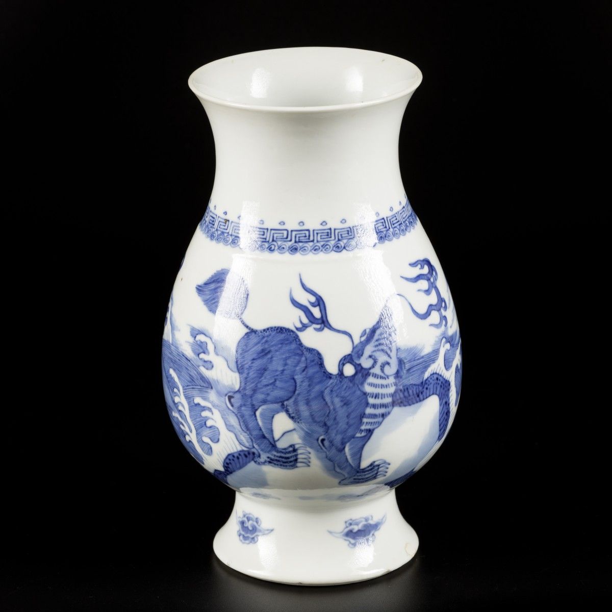 A porcelain vase decorated with foo-dogs, marked Lingzhi, China, 19th century. A&hellip;