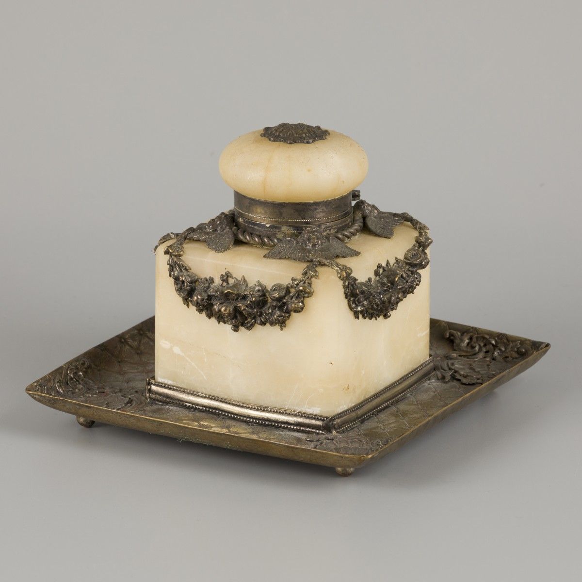 An alabaster inkwell with glass insert, France, late 19th century. Crowned with &hellip;