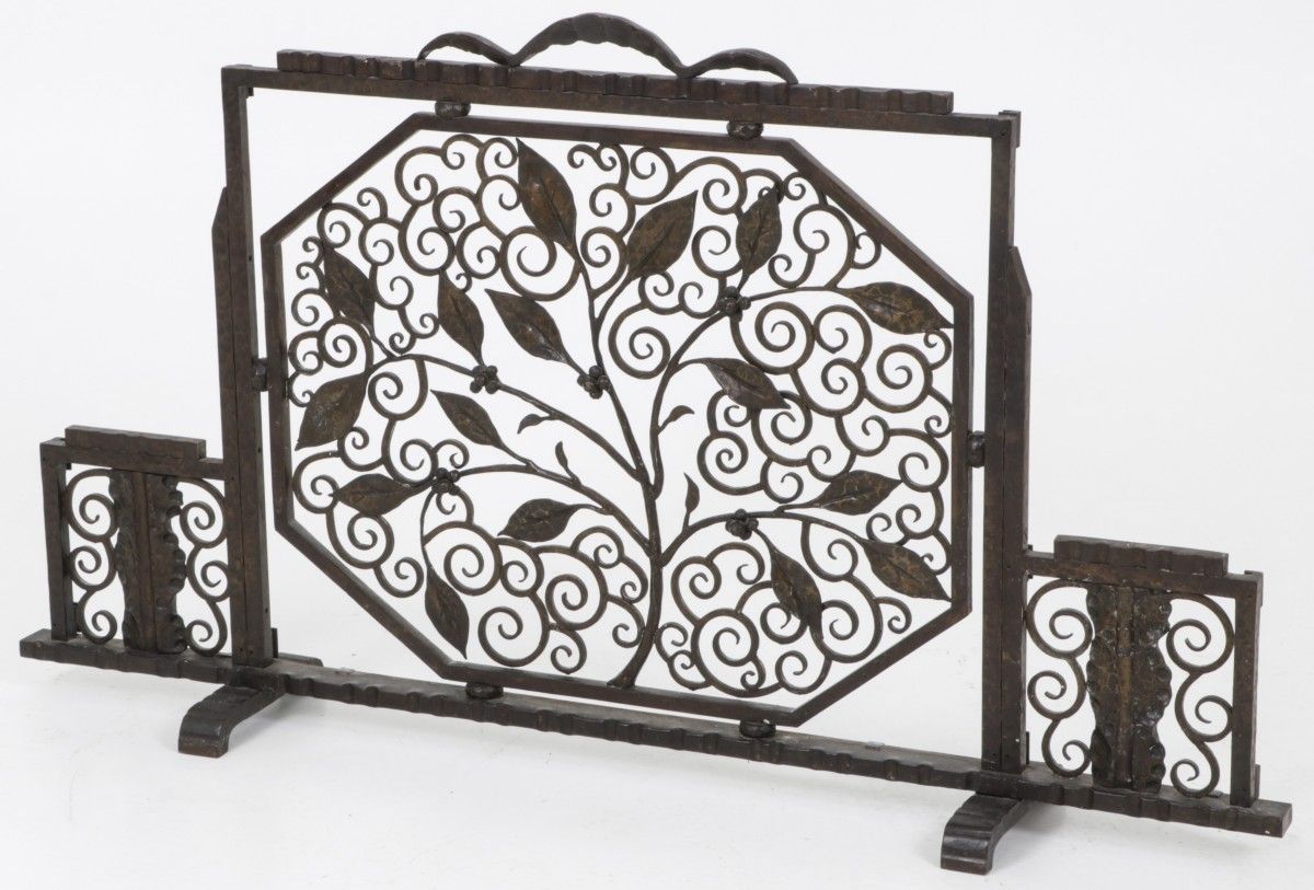 A wrought iron Art Deco firescreen, France, 2nd quarter 20th century. Il pannell&hellip;