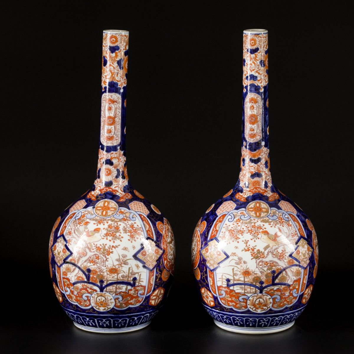 A set of (2) porcelain pipe vases with Imari decoration, Japan, 19th century. Ab&hellip;