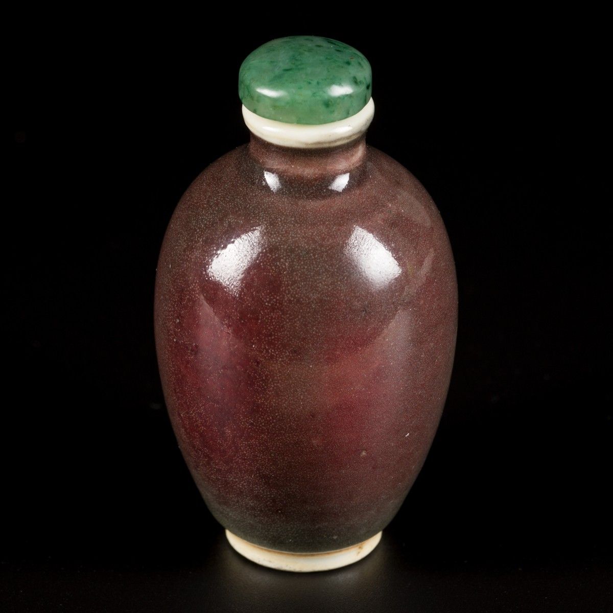 A porcelain sang de boeuf snuff bottle, China, 19th century. H. 8,5 cm. Stima: €&hellip;