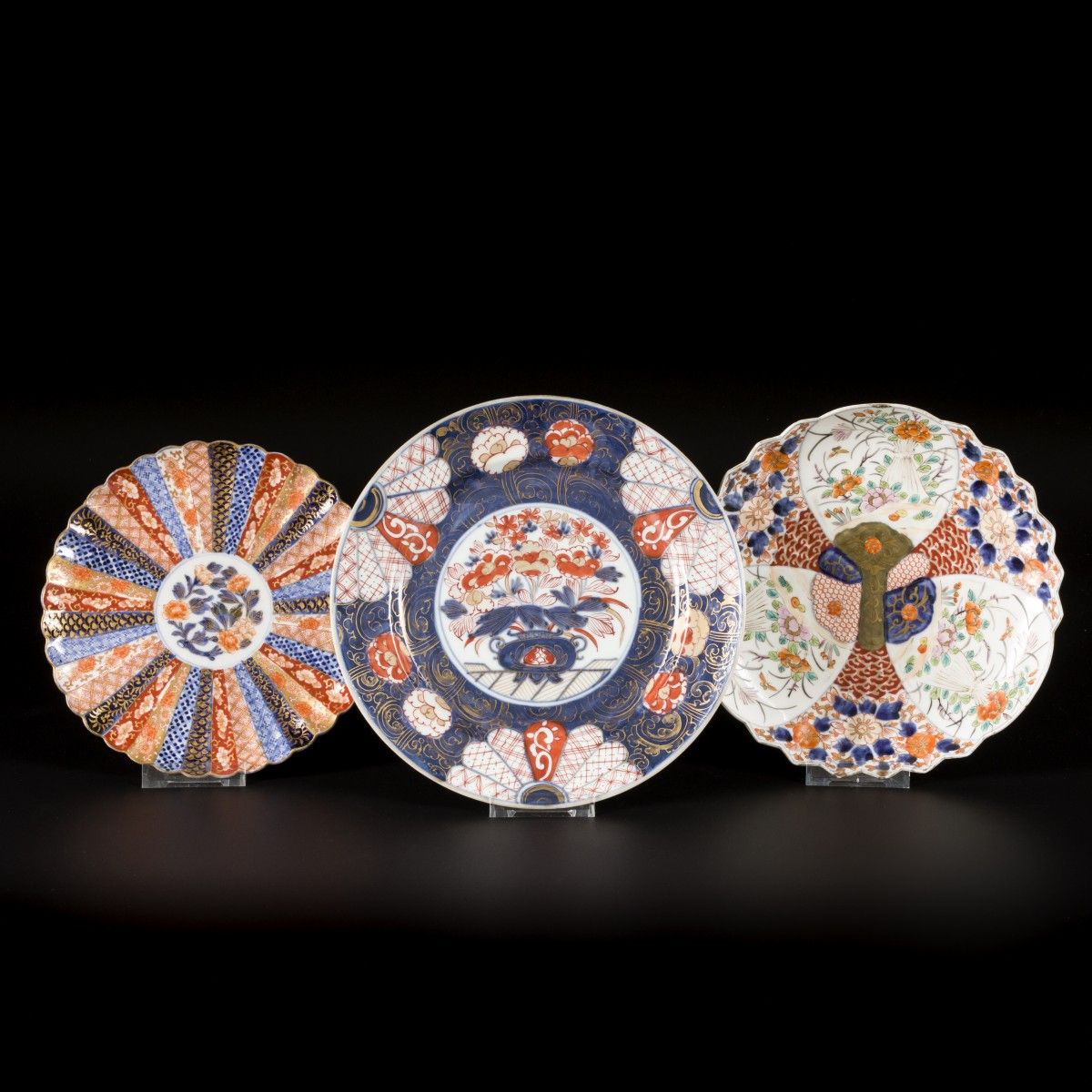 A lot comprised of (3) various porcelain Imari plates with floral decorations, J&hellip;
