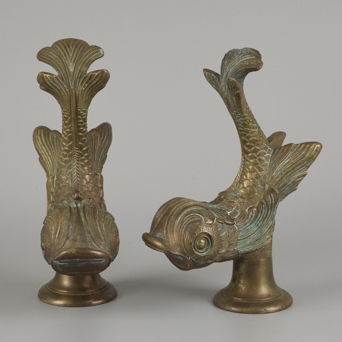 A set of (2) bronze water faucets in the shape of fish, France, ca. 1900. 嘴里有开口，&hellip;