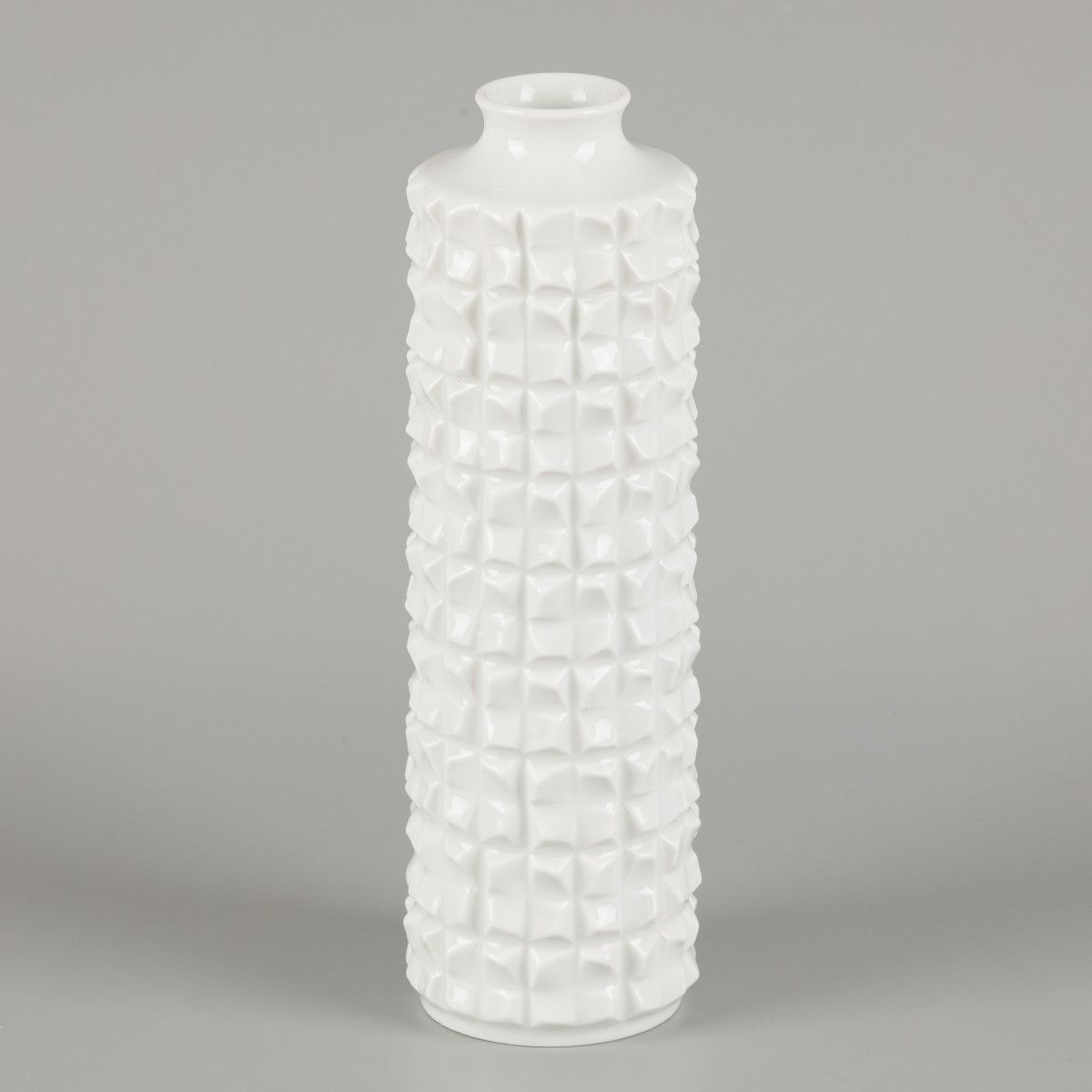 A porcelain design vase, Meissen, late 20th century. Dim. 24 x 8 cm. Stima: € 50&hellip;