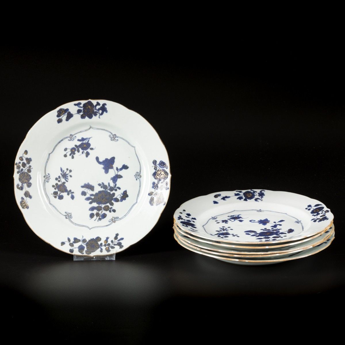A set of (6) porcelain plates with floral decoration enhanced with gold, China, &hellip;